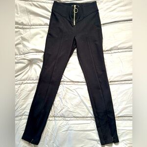 Black Guess Stretch Zipper Ankle Pants size small